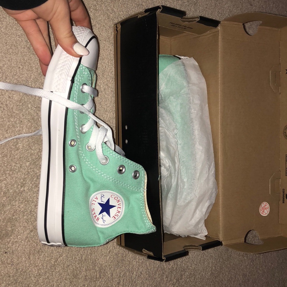 BRAND NEW high top converse